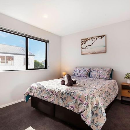 Stylish Townhouse With Hot Tub Apartment Christchurch Exterior photo