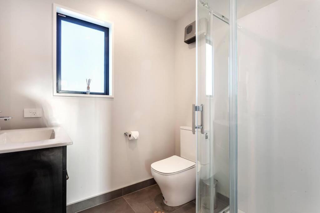 Stylish Townhouse With Hot Tub Apartment Christchurch Exterior photo