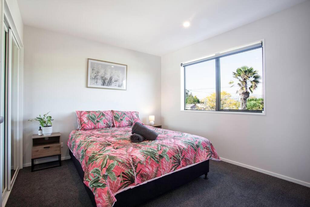 Stylish Townhouse With Hot Tub Apartment Christchurch Exterior photo